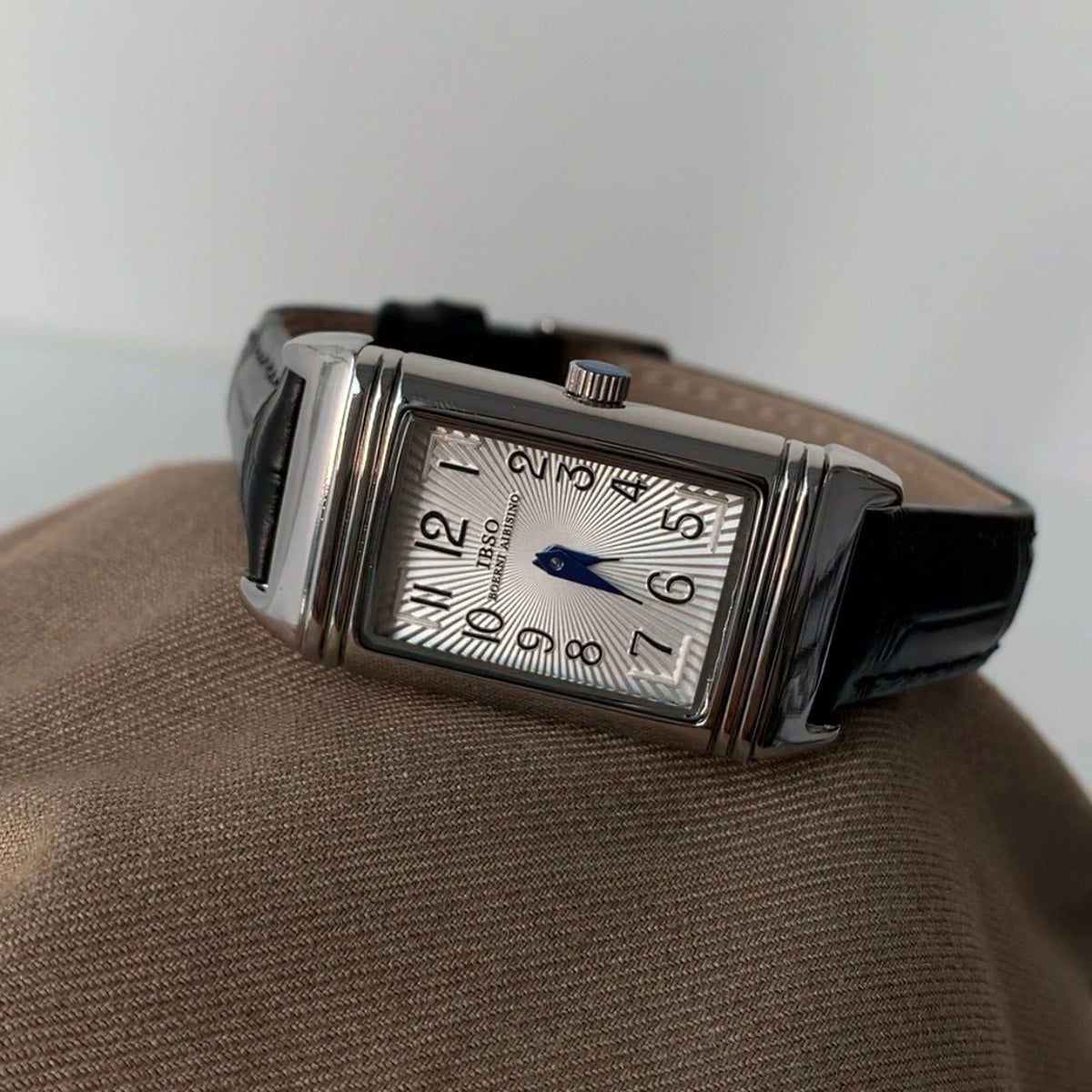 2025 Hot Sale Retro Niche Temperament Slide Design Leather Quartz Square Exquisite and Versatile Digital Watch 21mm Quick Pick Grocers
