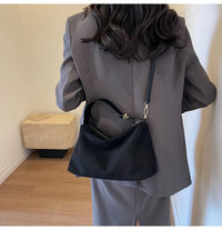 Advanced Retro Bag for Women's 2026 New Textured Frosted Shoulder Bag with Large Capacity Crossbody Commuting Tote Bag Quick Pick Grocers