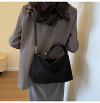 Advanced Retro Bag for Women's 2026 New Textured Frosted Shoulder Bag with Large Capacity Crossbody Commuting Tote Bag Quick Pick Grocers