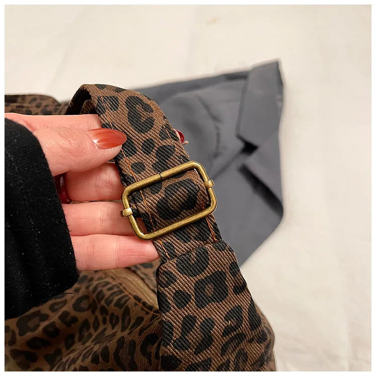 Trendy Casual Soft Textile Women's Shoulder Bag Large Capacity Leopard Print Female Retro Crossbody Bag For Commute Outings Quick Pick Grocers